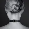 Collier Fetish avec anneau - Bijoux Pour Toi 2 Collier fetish, marque Bijoux pour toi, en polyuréthane noir, avec un anneau argenté sur le devant.