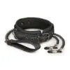 La marque Easytoys Fetish Collection propose un ensemble BDSM en faux cuir et métal permettant de s'adonner aux jeux de soumission et de domination. Il est composé d'un collier Fetish, relié à des pinces à mamelons par des chaines, et d'une laisse avec attache rapide.