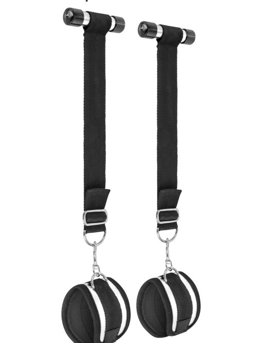 Paire de menottes de suspension de porte de la marque Fetish Tentation comportant deux sangles ajustables. Les sangles sont reliées à deux barres afin de les fixer à la porte.
