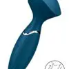 Mini Wand-er bleu - Satisfyer 1 La marque Satisfyer propose le Mini Wand-er coloris bleu, un vibromasseur Wand (ou baguette magique) de voyage, rechargeable, proposant au choix des massages du corps ou la stimulation des zones érogènes et notamment du clitoris.