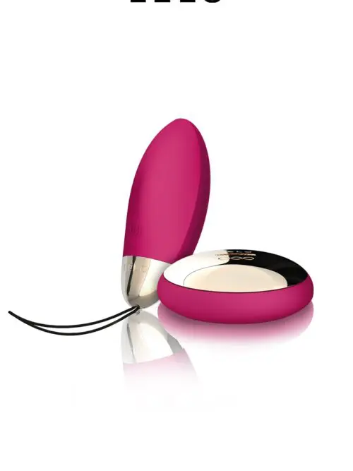 La marque Lelo propose le l’œuf vibrant télécommandé Lyla 2 (couleur cerise), un luxueux sextoy rechargeable permettant de se faire plaisir en solo ou en couple, chez soi ou non en toute discrétion.