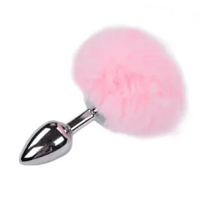 A la fois sextoy, ornement anal et accessoire BDSM, le plug anal avec pompon en fourrure Fluffy est un jouet intime original.