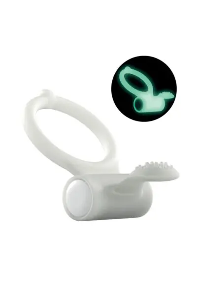 Cockring vibrant en silicone phosphorescent, dédié aux plaisirs partagés. L'anneau maintient une érection de qualité pendant que la petite langue rapeuse stimule le clitoris. Cette version phosphorescente brille dans l'obscurité.