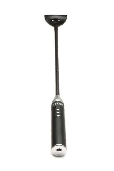 Cravache à Électro-Stimulation - Zeus Electrosex 1 La marque Zeus Electrosex propose une solide cravache E-stim, rechargeable, idéale pour les amateurs comme pour les novices en électro-stimulation.