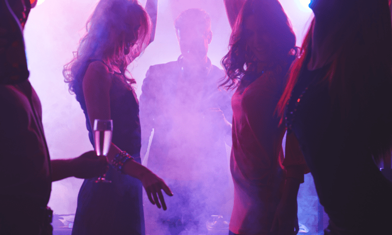 Les conseils à suivre pour une soirée réussie en club libertin.