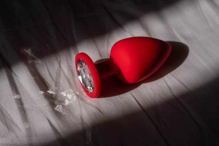 Voici un guide complet pour explorer cette pratique en toute sécurité et maximiser le plaisir, tout en découvrant les produits de Liberté Sensuelle qui peuvent enrichir vos expériences intimes.