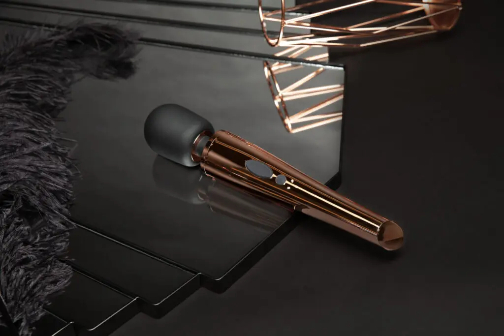 Le Wand Massager Rosy Gold : La Puissance au Service de Votre Plaisir disponible sur Liberté Sensuelle, la boutique du sextoy et du vibromasseur