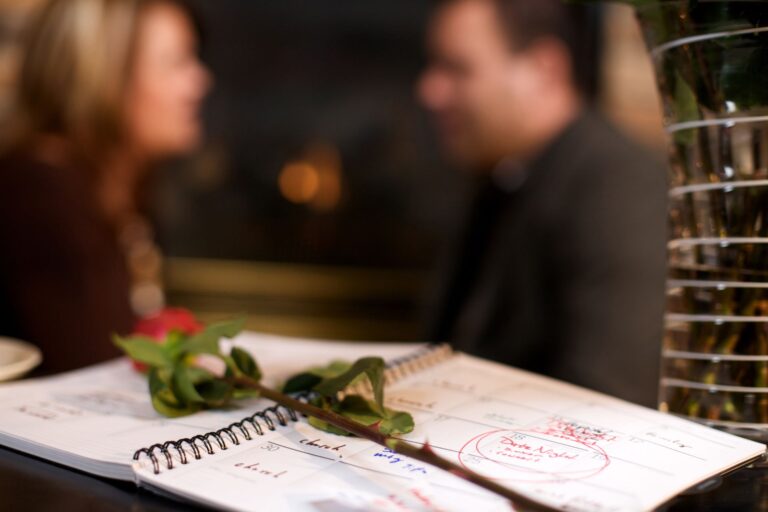 Découvrez une sélection de questions intimes et sexo à poser à votre partenaire pour renforcer votre connexion et explorer vos désirs ensemble. Idéal pour pimenter votre relation et découvrir de nouvelles facettes de l'autre !